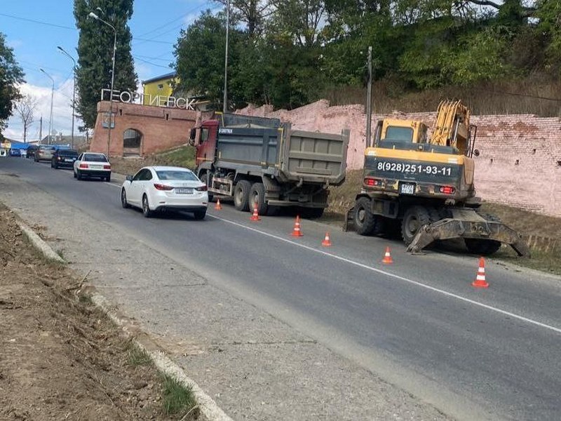 Началось благоустройство въездной группы «Георгиевская крепость».