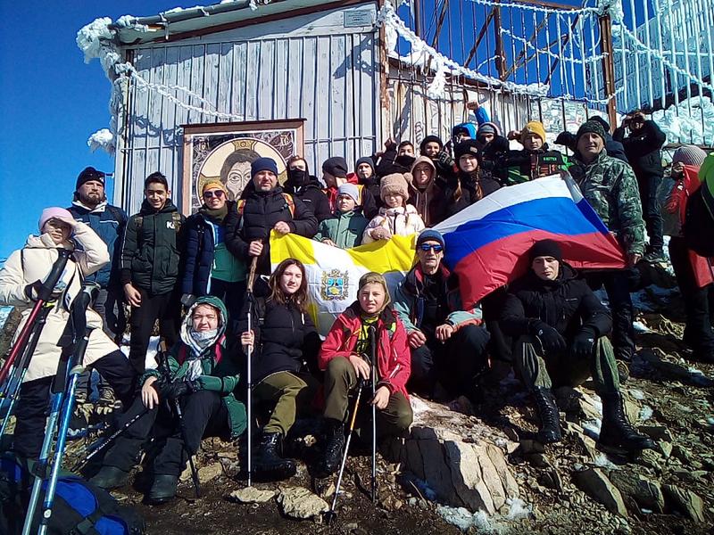 Самую высокую вершину Кавминвод покорили георгиевские школьники и педагоги.