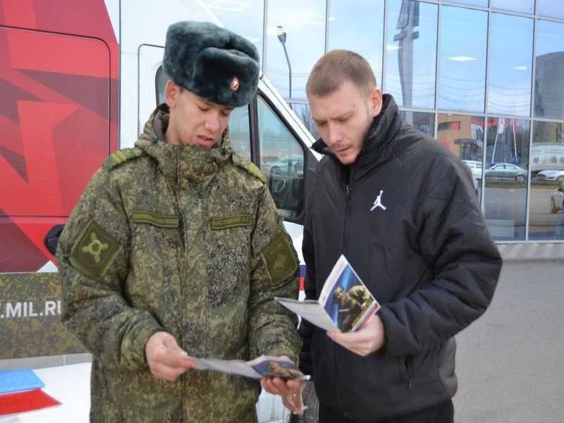 В Георгиевске работал мобильный пункт отбора на военную службу по контракту.