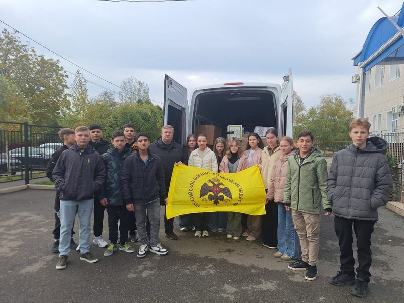 Георгиевские школьники собрали для бойцов СВО гуманитарный груз.