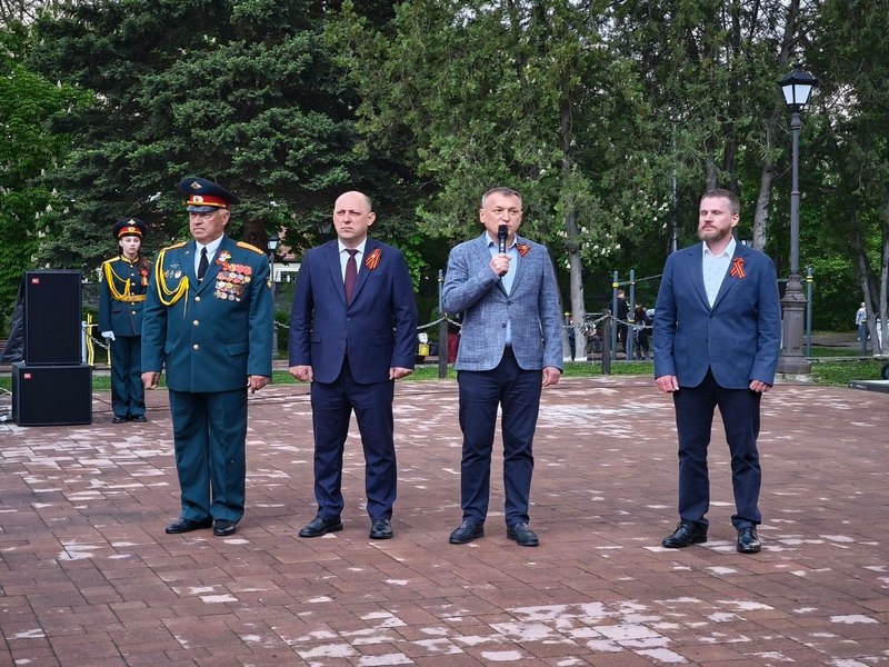 На Привокзальной площади прошла патриотическая акция «Огонь памяти».