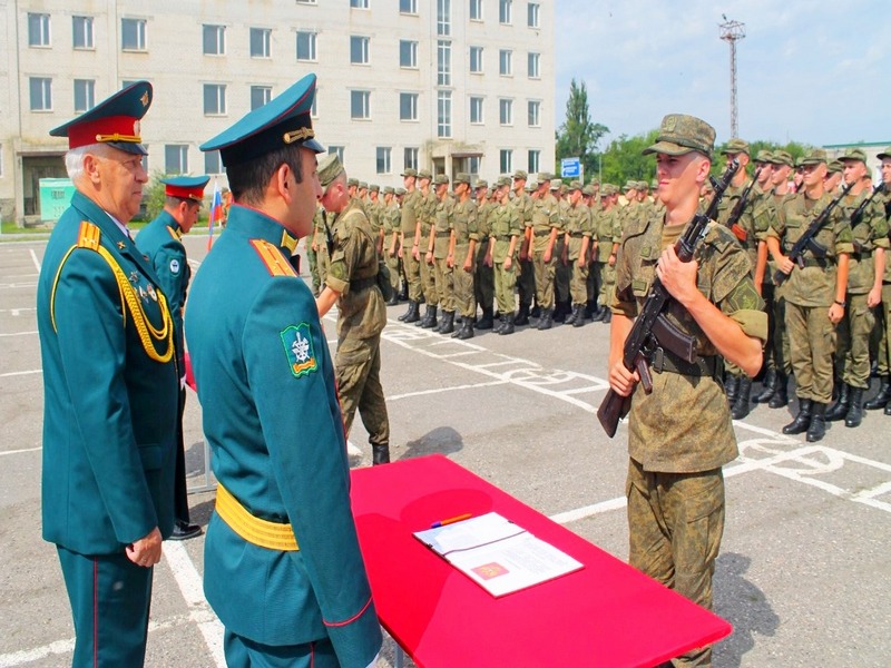 Достойно исполнять воинский долг, мужественно защищать народ и Отечество.
