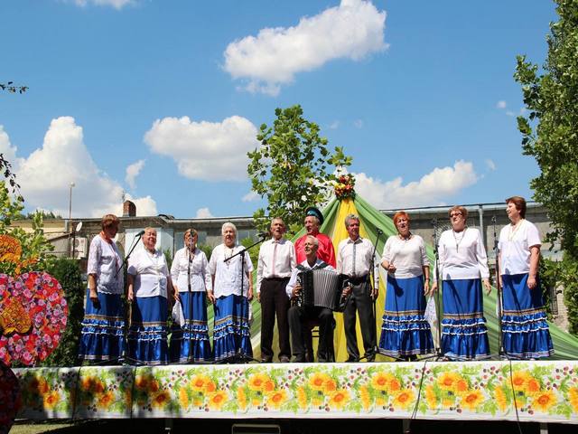 Народный хор «Серебряные родники» им. И.В. Лысикова.