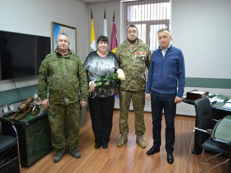 Георгиевскому бойцу вручили медаль «За храбрость». Георгиевскому бойцу вручили медаль «За храбрость».
