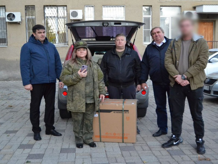 Дизельный генератор, лопаты и маскировочные сети передали бойцам СВО. Дизельный генератор, лопаты и маскировочные сети передали бойцам СВО.