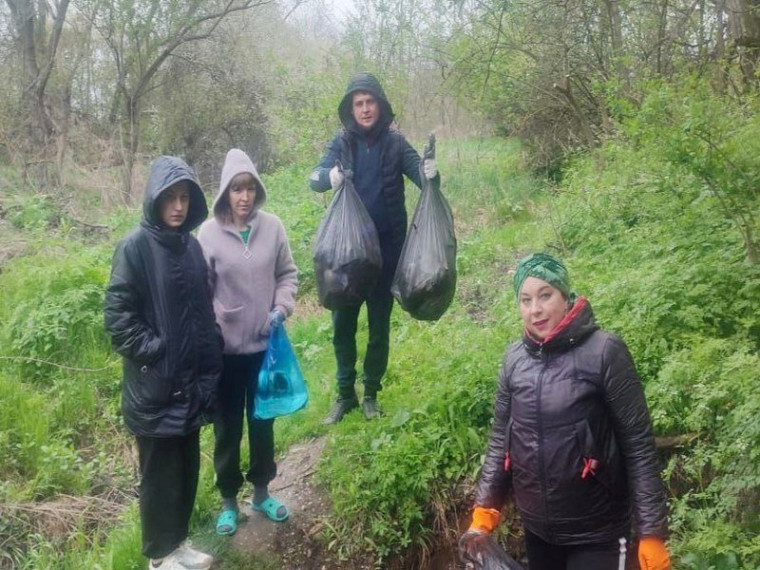 В станице Георгиевской очистили родники от мусора. В станице Георгиевской очистили родники от мусора.