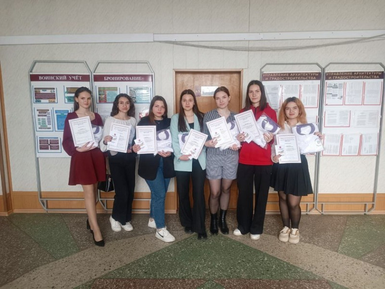Добровольцам Георгиевского округа вручили волонтерские книжки. Добровольцам Георгиевского округа вручили волонтерские книжки.