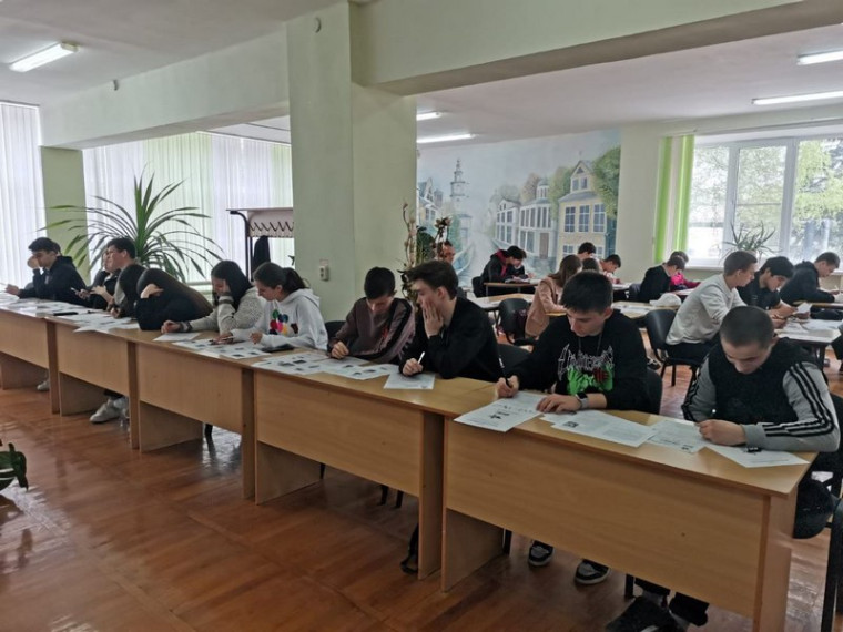 Более тысячи георгиевских школьников написали «Диктант Победы». Более тысячи георгиевских школьников написали «Диктант Победы».