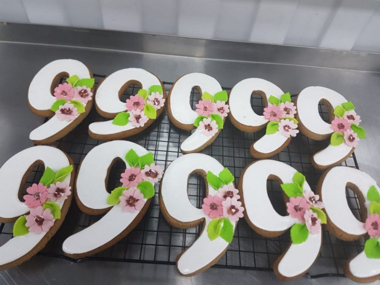 В Георгиевском техникуме ко Дню Победы испекли 500 пряников. В Георгиевском техникуме ко Дню Победы испекли 500 пряников.
