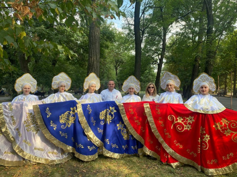 Большой праздничный концерт ко Дню государственного флага. Большой праздничный концерт ко Дню государственного флага.